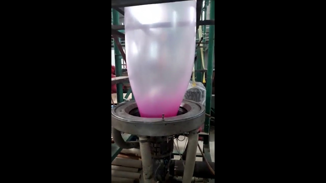 Xưởng Sản Xuất Áo Mưa DOSI tại Tphcm - Hình Ảnh Thực Tế Máy Thỏi PE Dùng Để Sản Xuất Áo Mưa Tiện Lợi