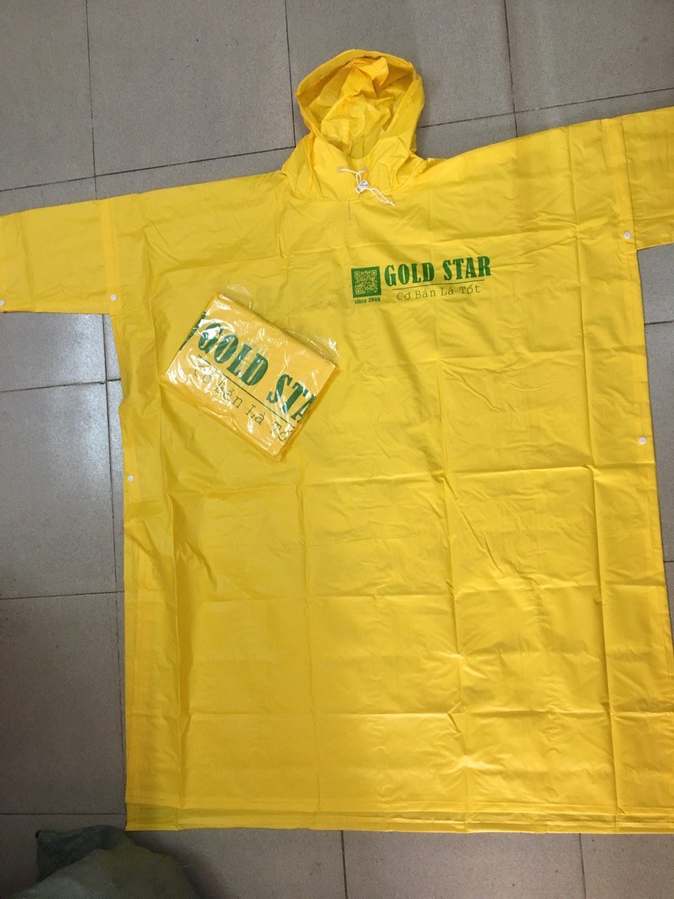 Áo mưa PVC là loại áo mưa được đặt hàng thông dụng