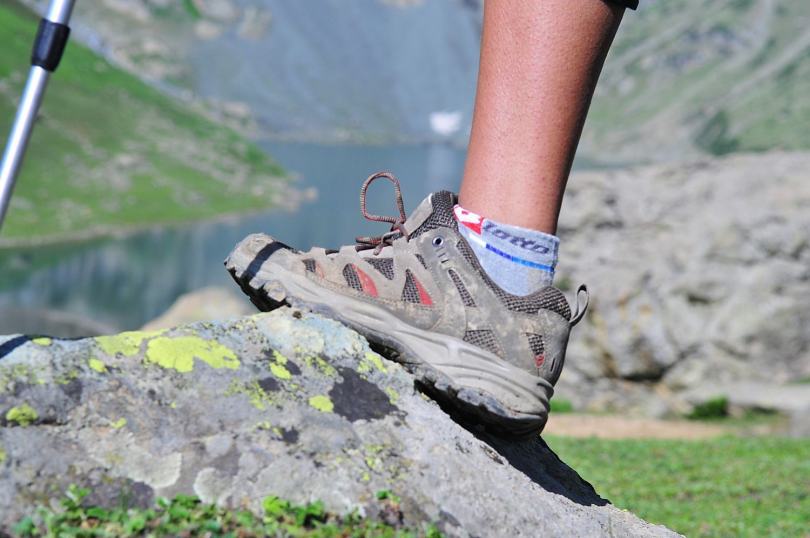 Tụt cổ giúp các bạn thích leo núi sẽ chuyển toàn bộ không làm việc khi mang giày quá size