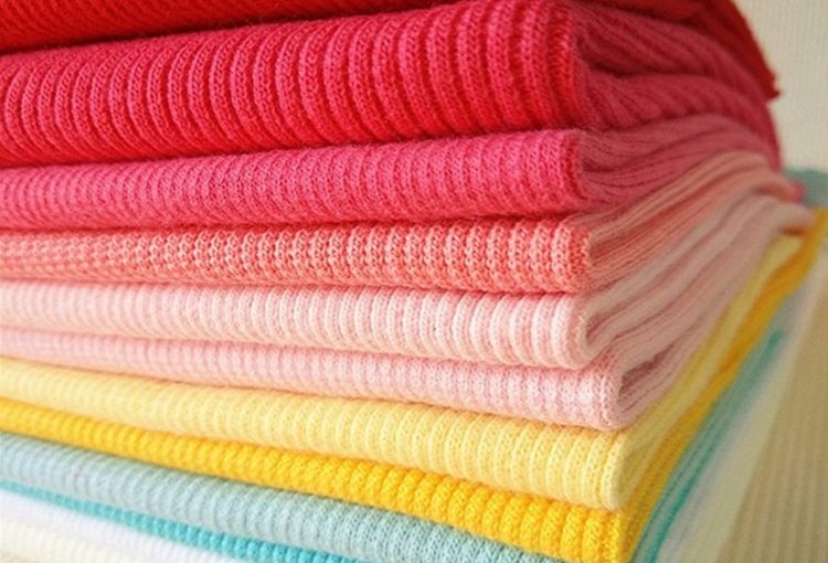 Độ bền màu của vải là khả năng vải kháng lại sự phai màu và chạy màu  trong một số điều kiện sử dụng, nhiệt độ, hóa chất… khác nhau.