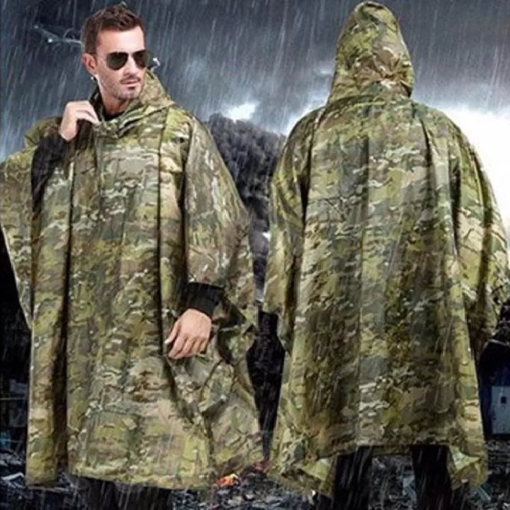 Áo mưa kiểu dáng quân đối đang là mẫu được nhiều người yêu thích